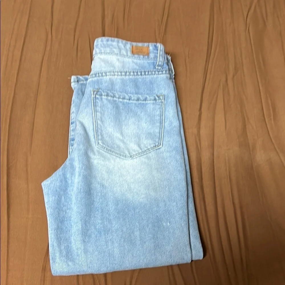 Simple society Relaxed women, Light Blue Distressed Jeans